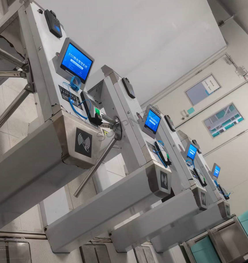 深圳讯鹏科技ESD防静电闸机-案例图